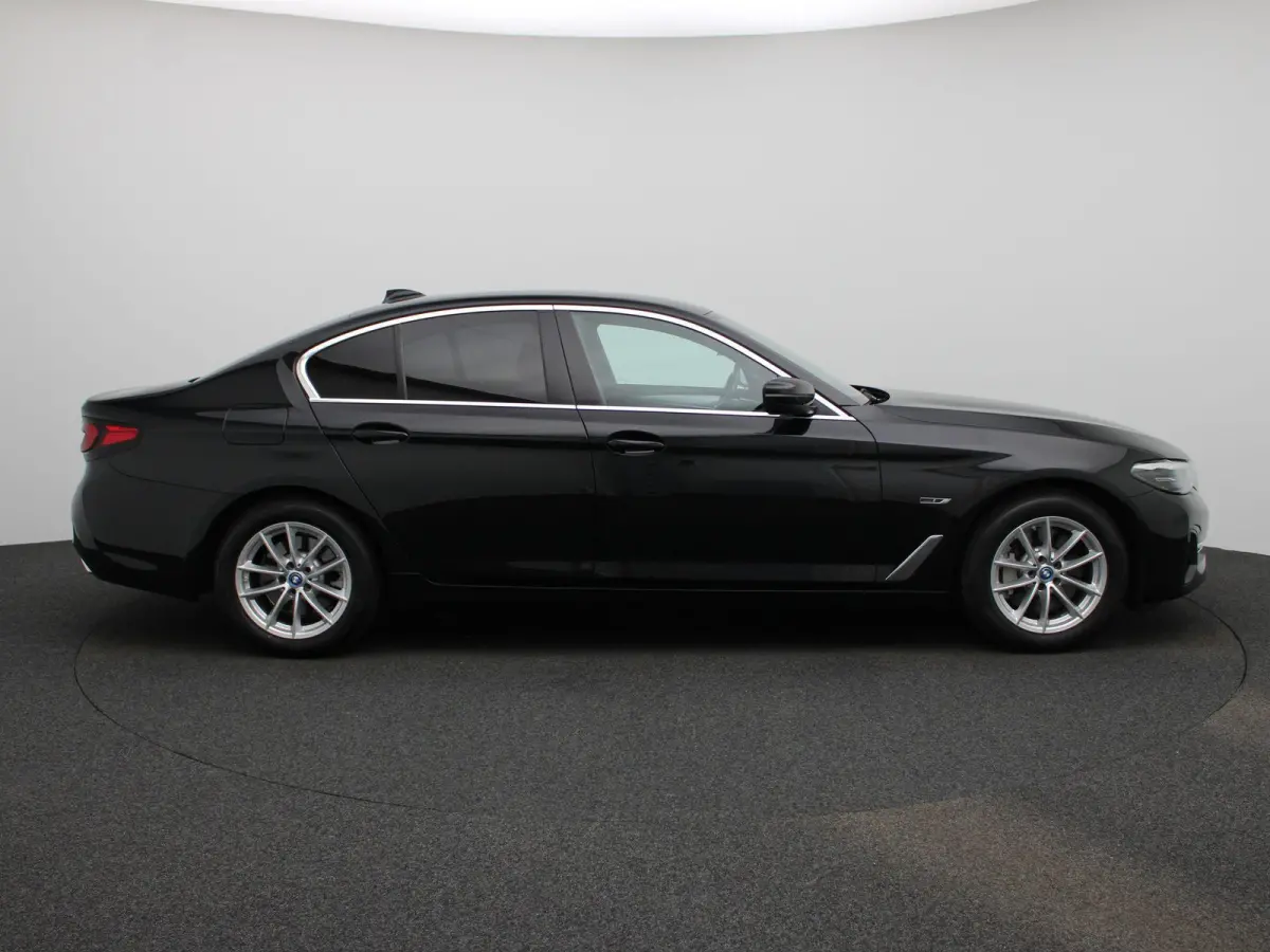 Berline 530e | Automaat | Achteruitrijcamera | Parkeersensoren | Climate Control | Stoelverwarming |