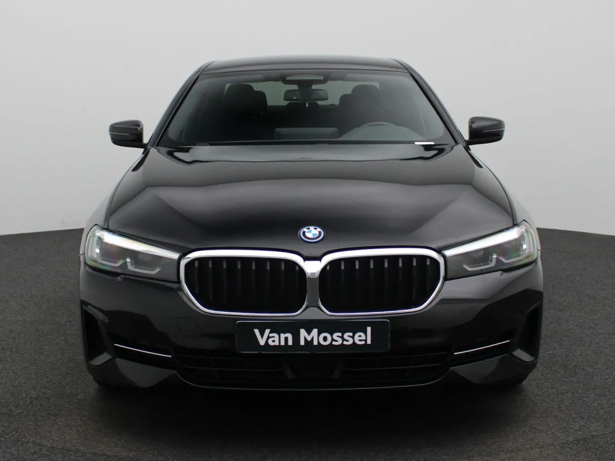 Berline 530e | Automaat | Achteruitrijcamera | Parkeersensoren | Climate Control | Stoelverwarming |