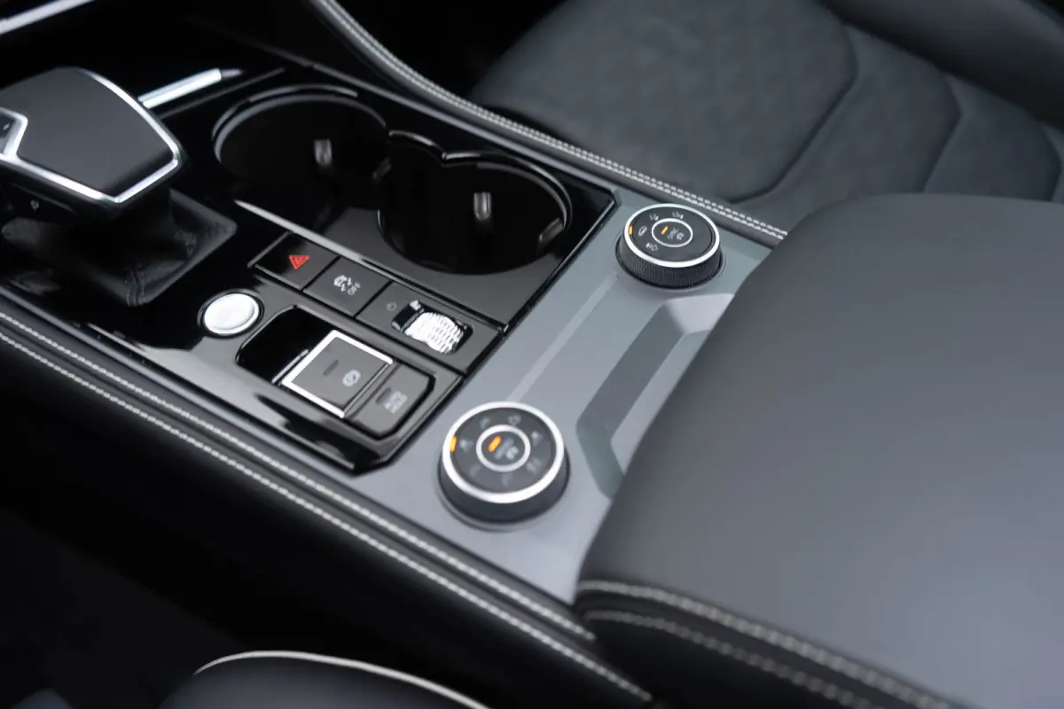 3.0 TSI eHybrid 4MOTION / Panoramadak/ 22 Inch Velgen/ Ergo Comfort/ Dynaudio/ 280kW