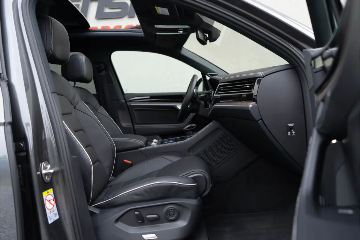 3.0 TSI eHybrid 4MOTION / Panoramadak/ 22 Inch Velgen/ Ergo Comfort/ Dynaudio/ 280kW