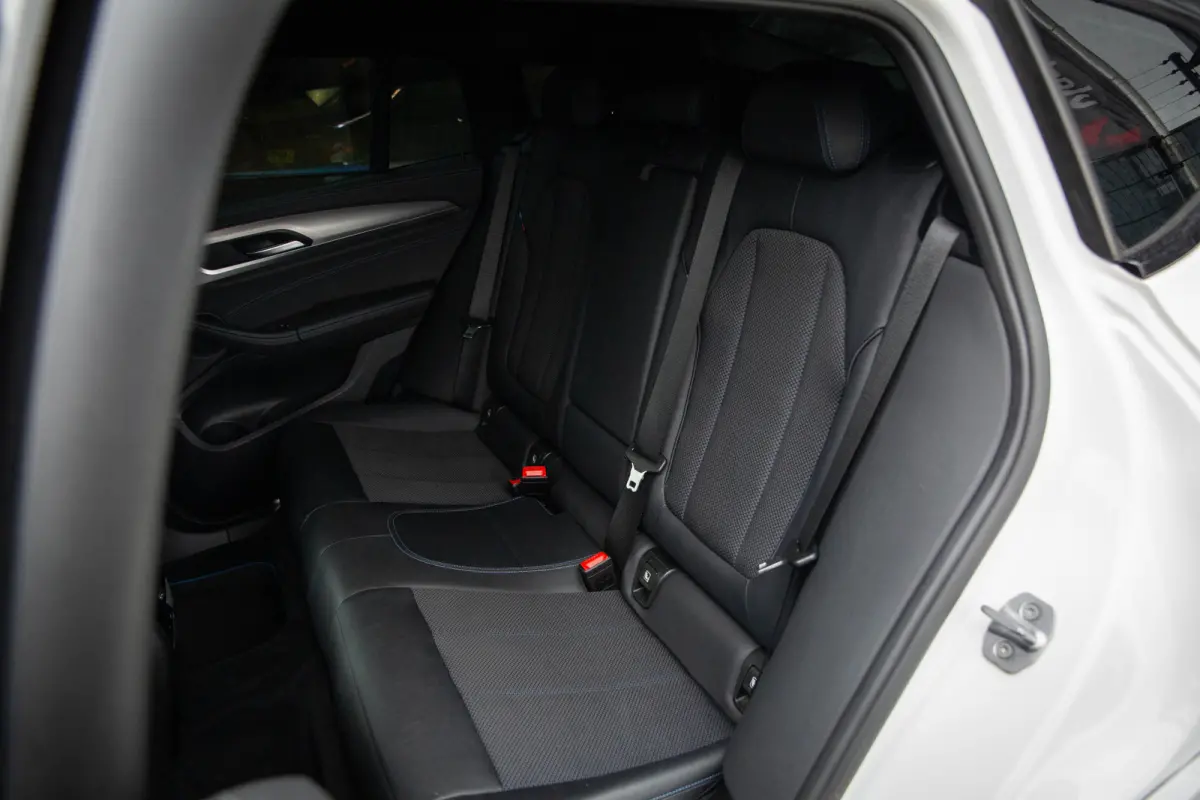 M40i High Executive M-Sport , Trekhaak, Navigatie, Memory, Stuurverwarming