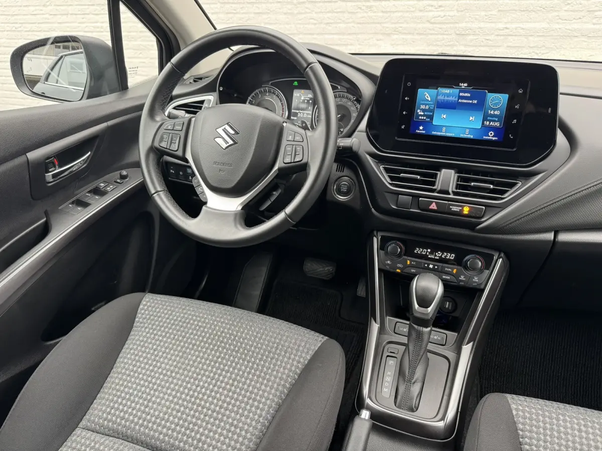 1.5 Hybrid Select Automaat Led verlichting Adaptieve cruise Camera Navigatie Carplay
