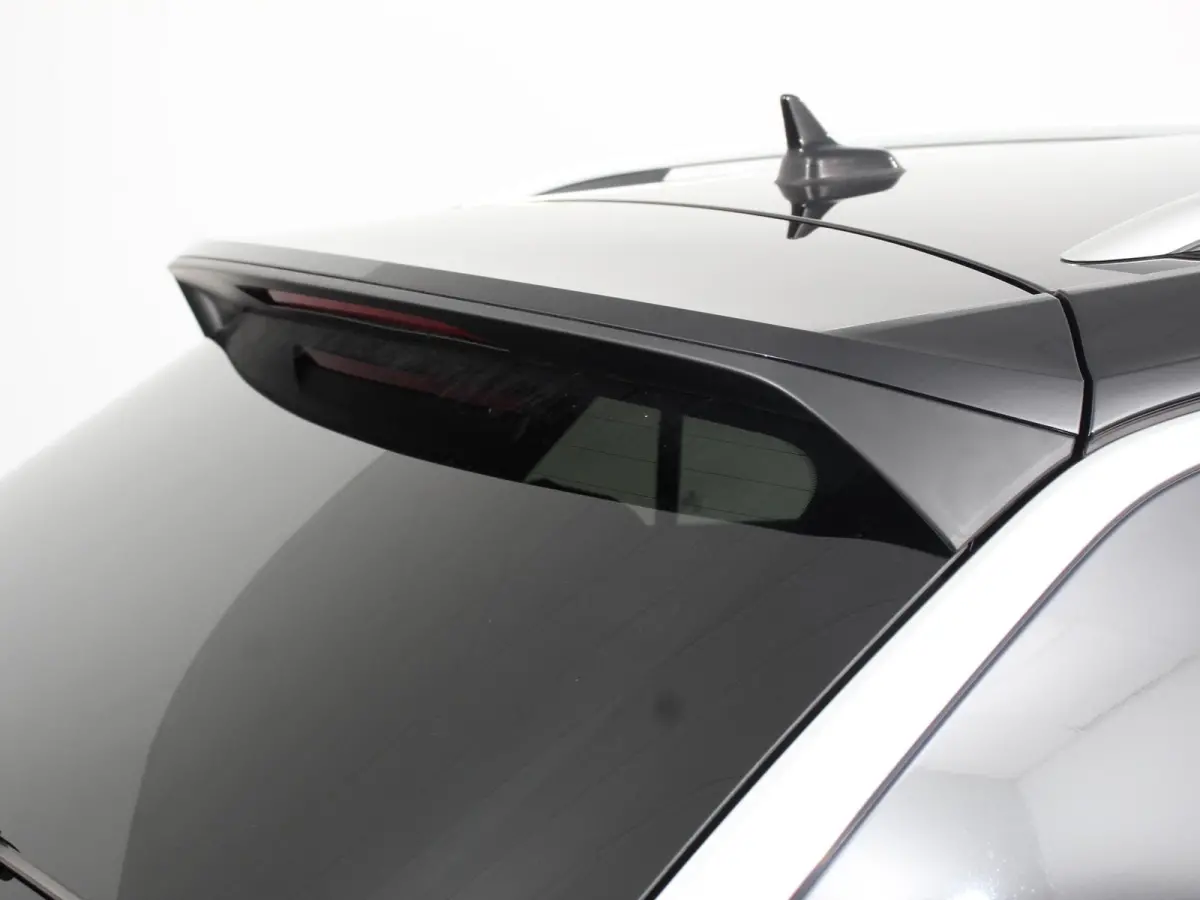 1.5 eTsi R-Line Edition Automaat Camera Navigatie Apple Carplay/Android Auto Climate control Lichtmetalen Velgen Extra Getint Glas Lichtmetalen Velgen Voorstoelen verwarmbaar
