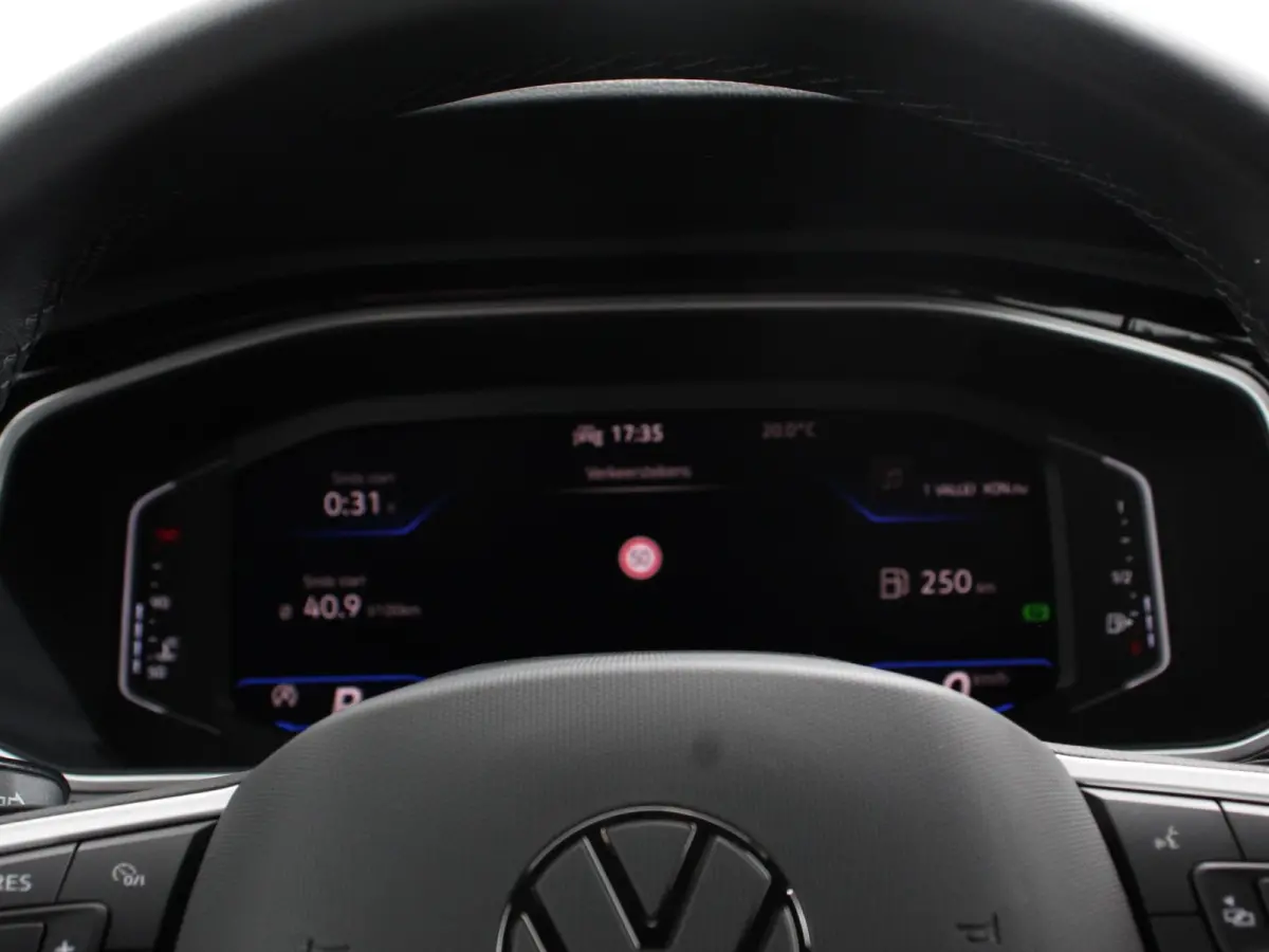1.5 eTsi R-Line Edition Automaat Camera Navigatie Apple Carplay/Android Auto Climate control Lichtmetalen Velgen Extra Getint Glas Lichtmetalen Velgen Voorstoelen verwarmbaar