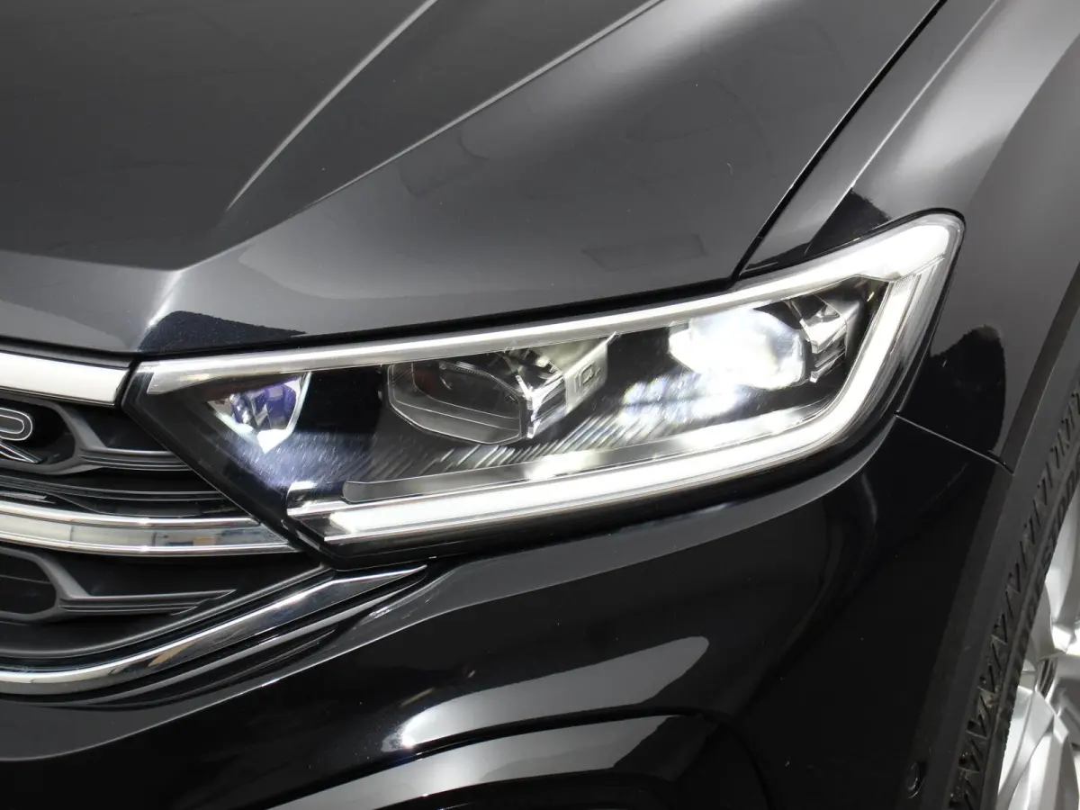 1.5 eTsi R-Line Edition Automaat Camera Navigatie Apple Carplay/Android Auto Climate control Lichtmetalen Velgen Extra Getint Glas Lichtmetalen Velgen Voorstoelen verwarmbaar
