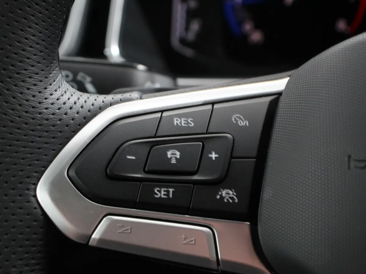 1.5 eTsi R-Line Edition Automaat Camera Navigatie Apple Carplay/Android Auto Climate control Lichtmetalen Velgen Extra Getint Glas Lichtmetalen Velgen Voorstoelen verwarmbaar