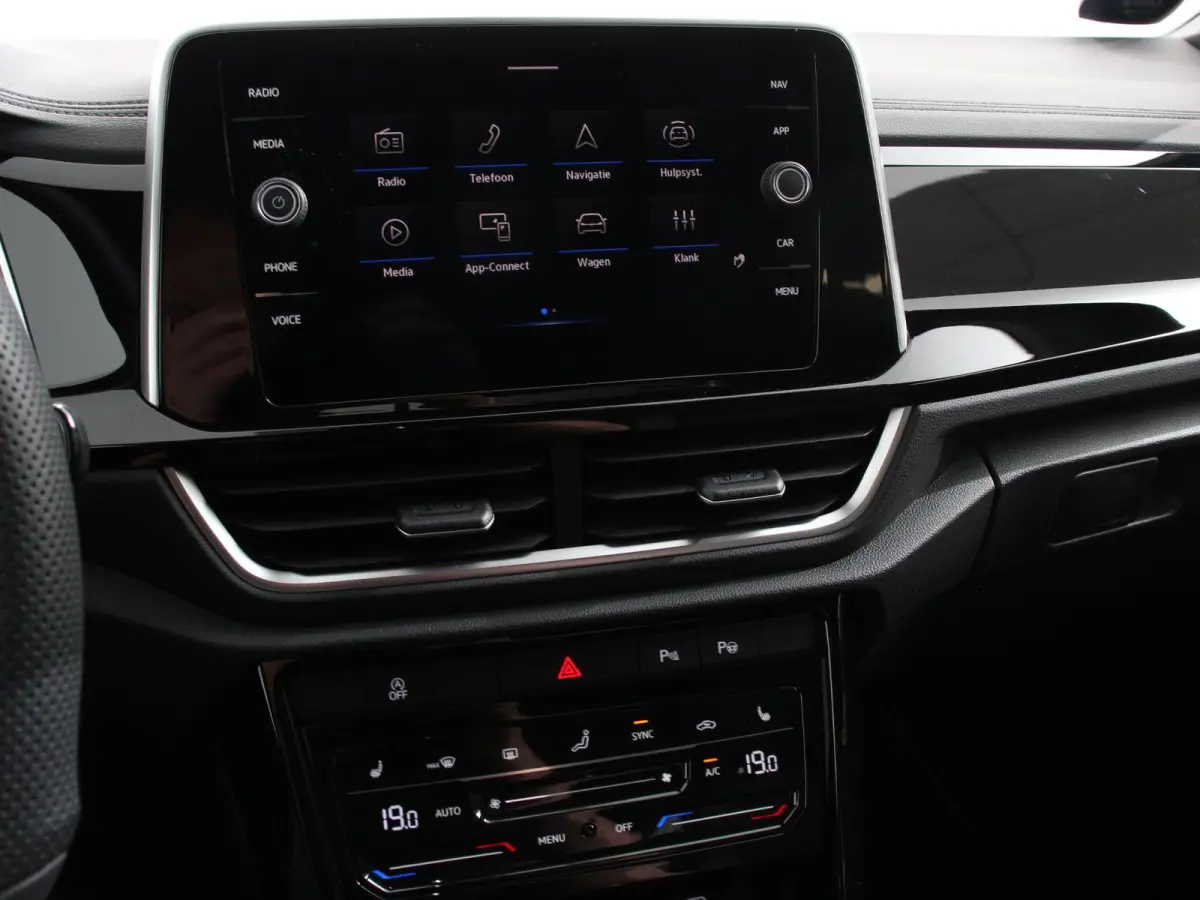 1.5 eTsi R-Line Edition Automaat Camera Navigatie Apple Carplay/Android Auto Climate control Lichtmetalen Velgen Extra Getint Glas Lichtmetalen Velgen Voorstoelen verwarmbaar