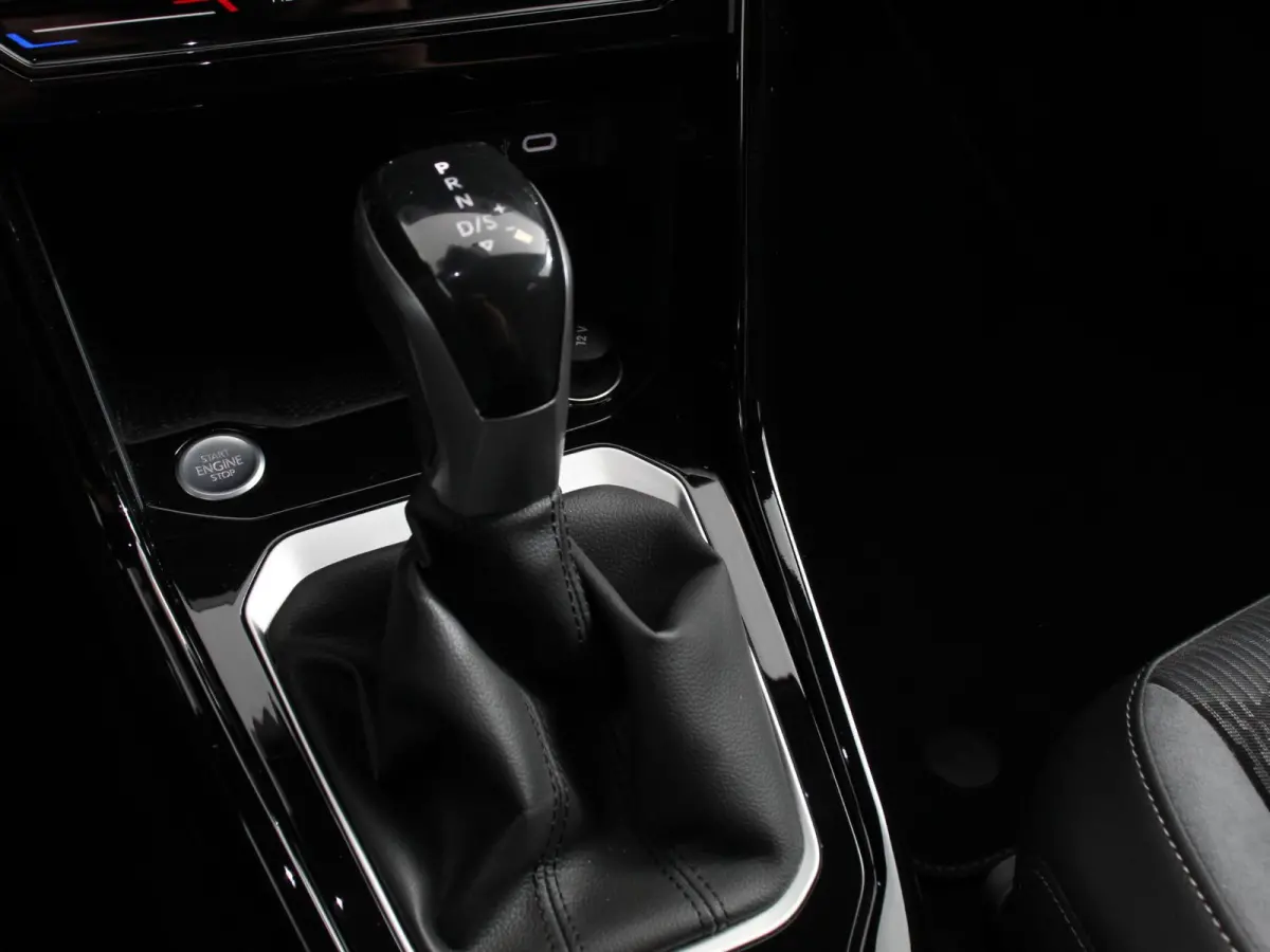 1.5 eTsi R-Line Edition Automaat Camera Navigatie Apple Carplay/Android Auto Climate control Lichtmetalen Velgen Extra Getint Glas Lichtmetalen Velgen Voorstoelen verwarmbaar