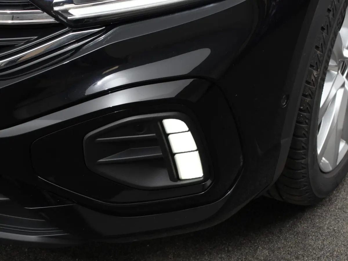 1.5 eTsi R-Line Edition Automaat Camera Navigatie Apple Carplay/Android Auto Climate control Lichtmetalen Velgen Extra Getint Glas Lichtmetalen Velgen Voorstoelen verwarmbaar