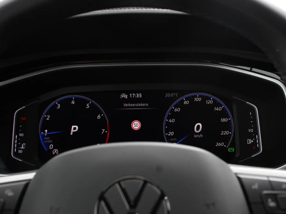 1.5 eTsi R-Line Edition Automaat Camera Navigatie Apple Carplay/Android Auto Climate control Lichtmetalen Velgen Extra Getint Glas Lichtmetalen Velgen Voorstoelen verwarmbaar