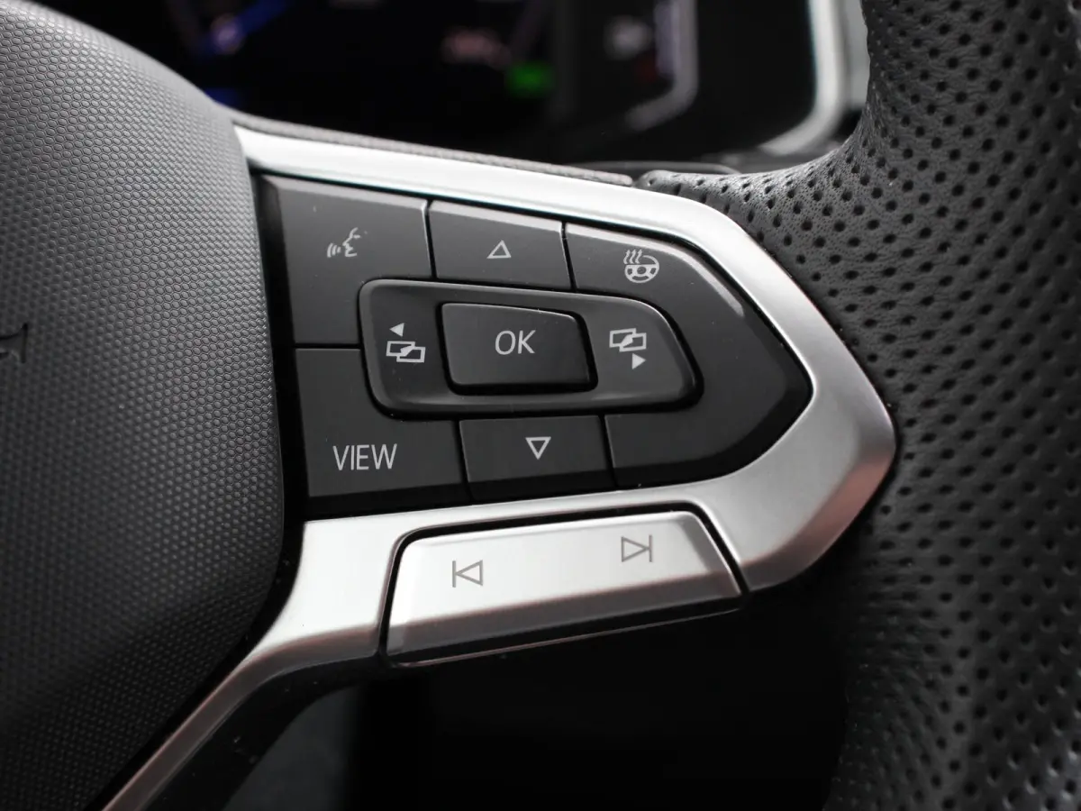 1.5 eTsi R-Line Edition Automaat Camera Navigatie Apple Carplay/Android Auto Climate control Lichtmetalen Velgen Extra Getint Glas Lichtmetalen Velgen Voorstoelen verwarmbaar
