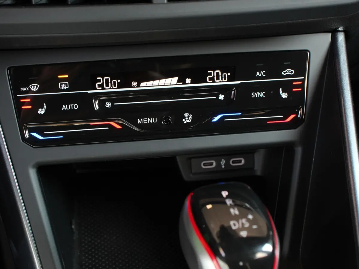 2.0 TSI GTI 207pk Automaat Digitale Cockpit Navigatie Appel Carplay/Android Auto Climate Control Extra getint Glas Stoelverwarming Dab Led Adaptive Cruise Control