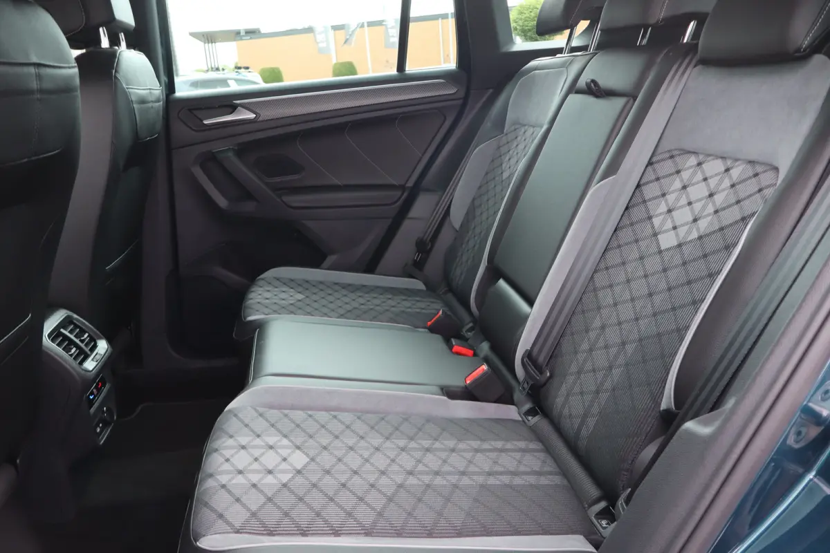1.5 TSI R-Line Business+ 149PK | Achteruitrijcamera | Dodehoek detectie | Draadloze telefoonlader