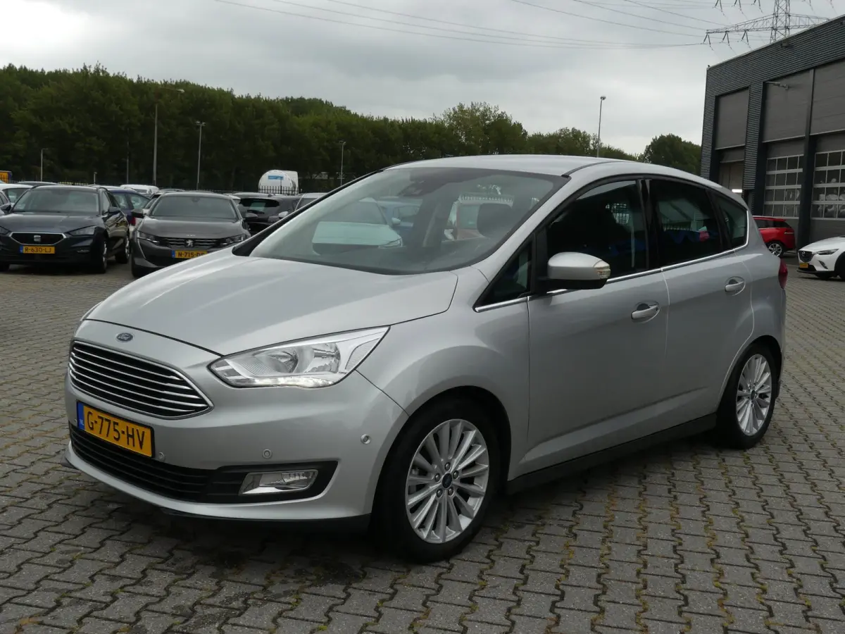 1.0 Titanium / Carplay / Sony Audio / Keyless