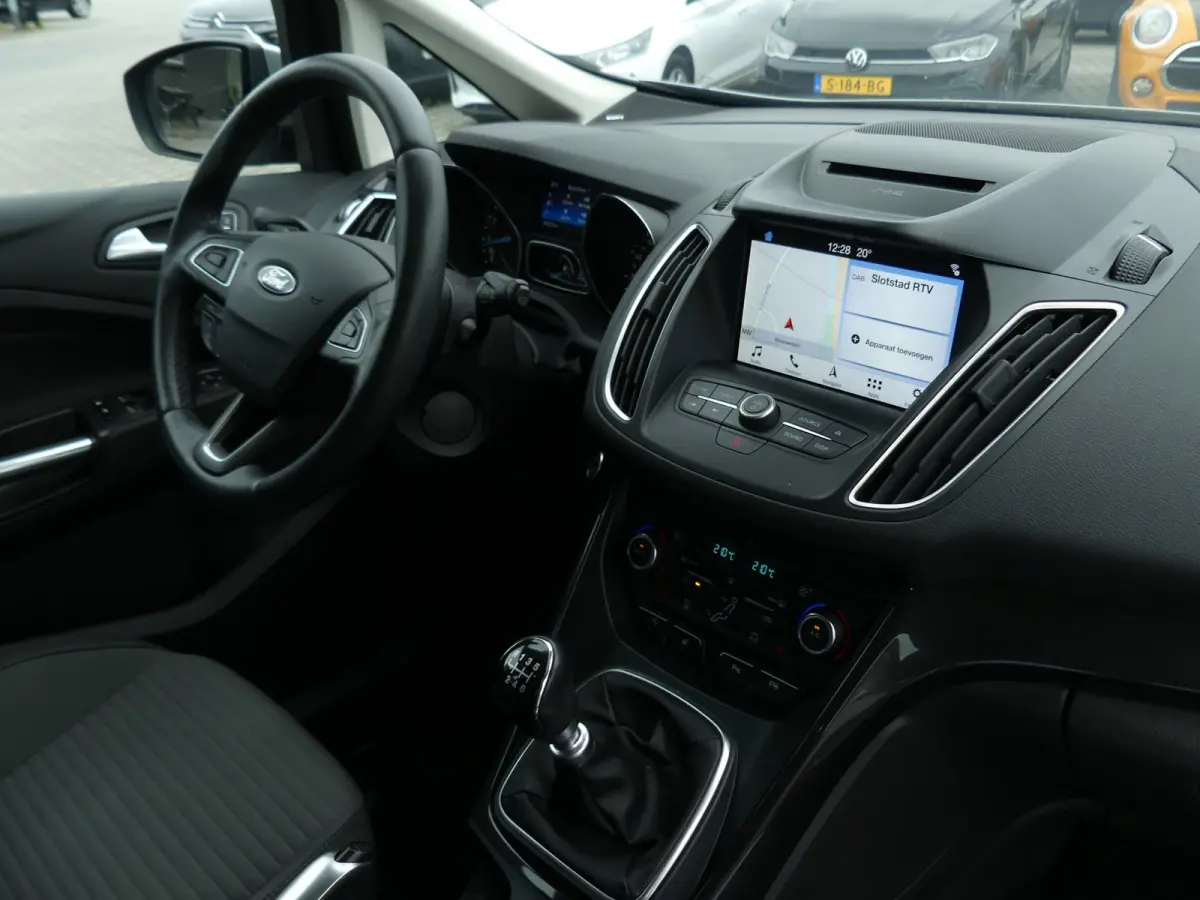 1.0 Titanium / Carplay / Sony Audio / Keyless