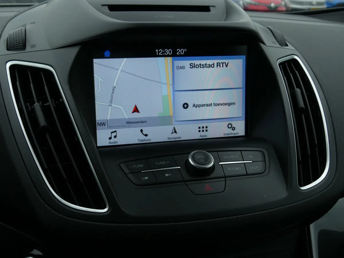 1.0 Titanium / Carplay / Sony Audio / Keyless