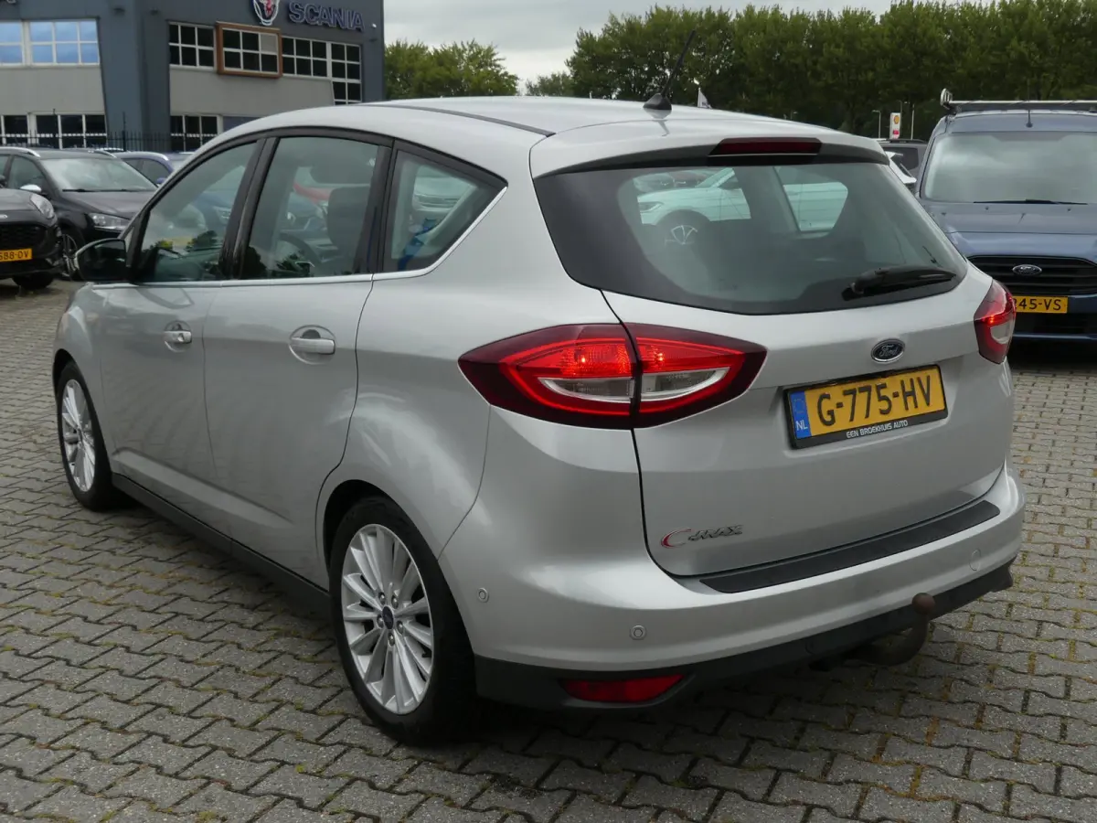 1.0 Titanium / Carplay / Sony Audio / Keyless
