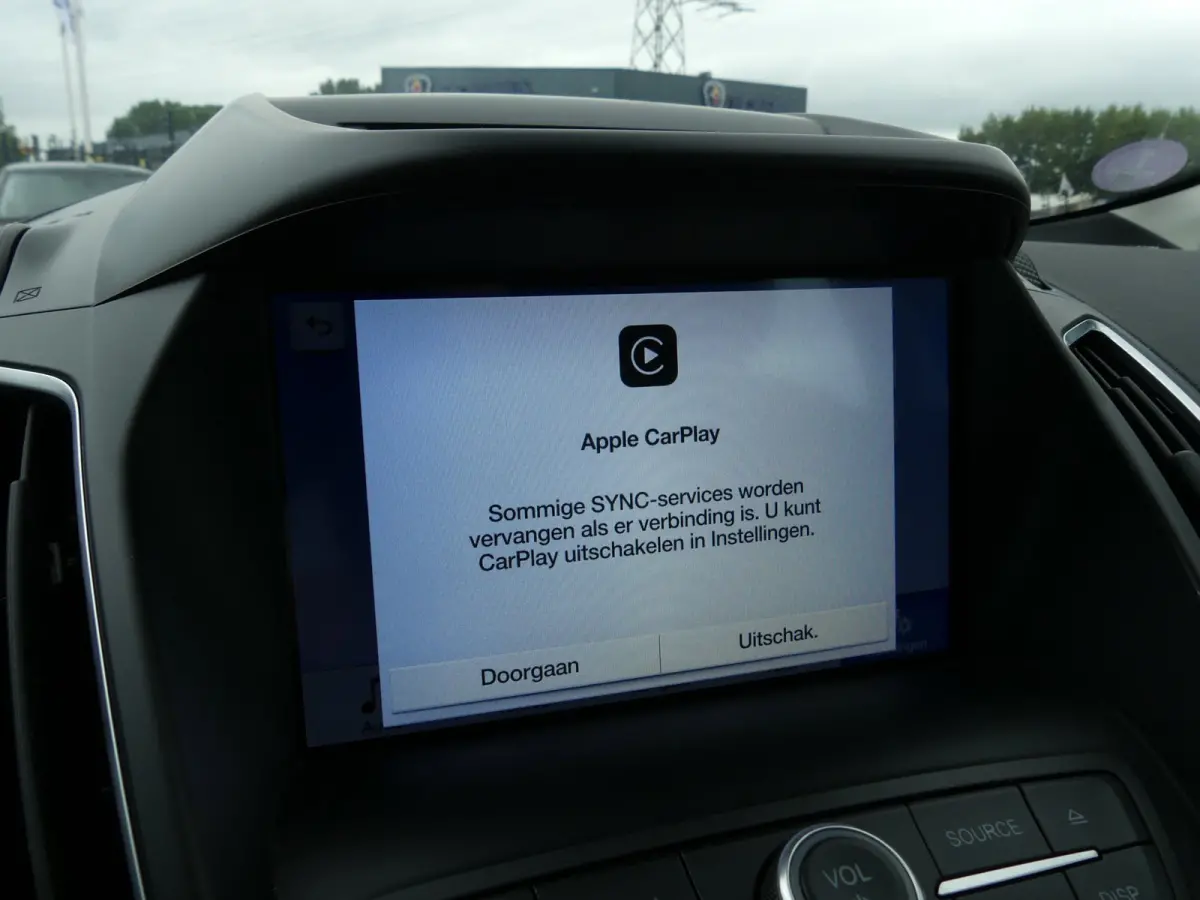 1.0 Titanium / Carplay / Sony Audio / Keyless