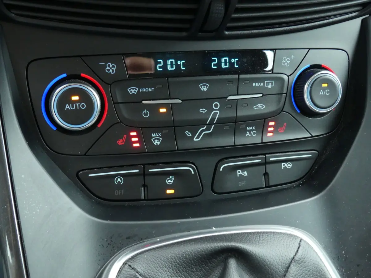 1.0 Titanium / Carplay / Sony Audio / Keyless