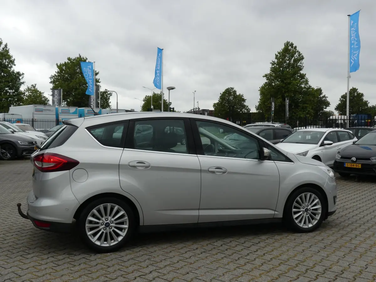 1.0 Titanium / Carplay / Sony Audio / Keyless