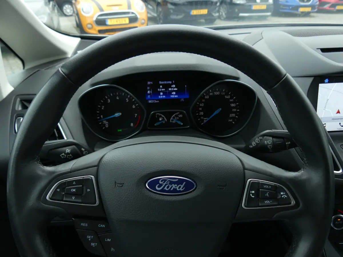 1.0 Titanium / Carplay / Sony Audio / Keyless