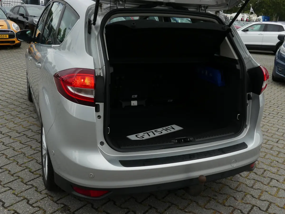 1.0 Titanium / Carplay / Sony Audio / Keyless