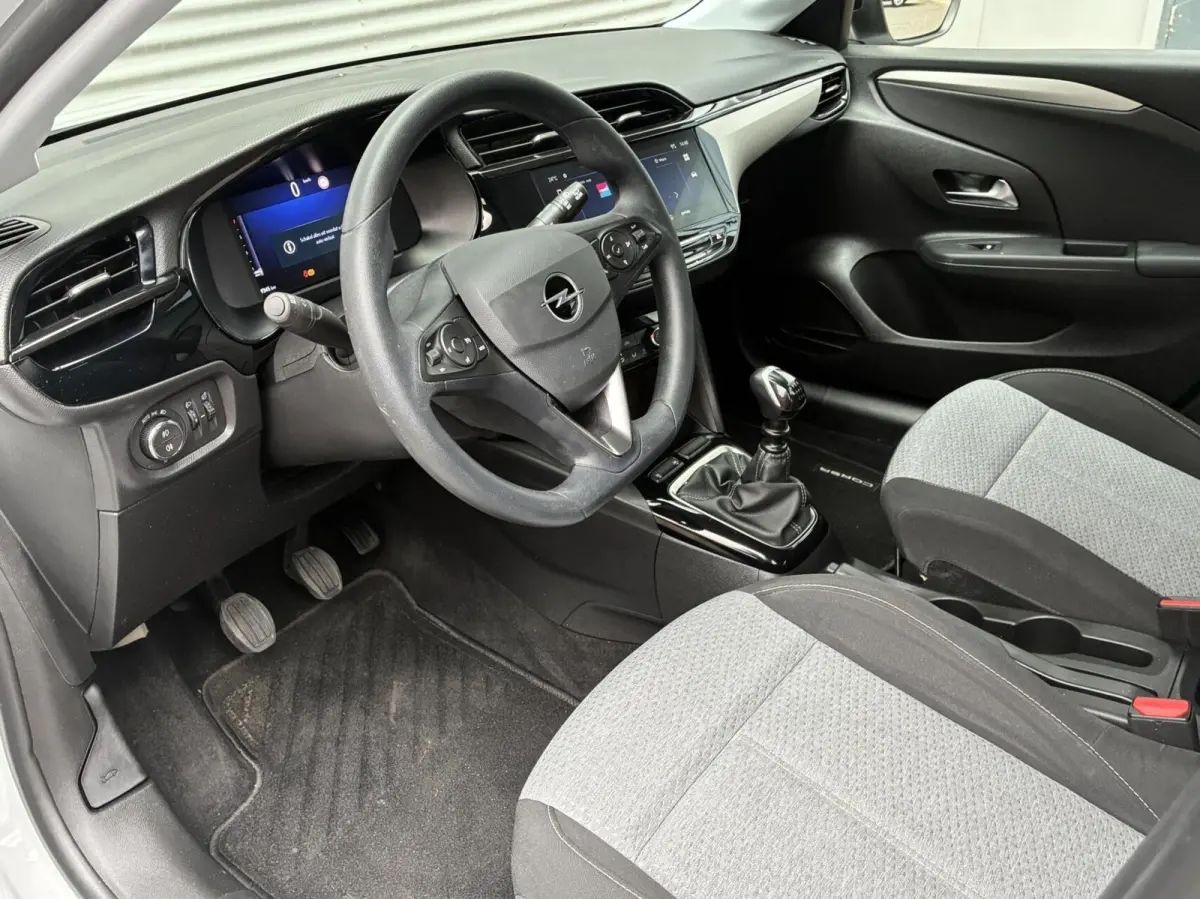1.2 TURBO CARPLAY LED CRUISE 360 CAMERA PDC 2025 NIEUW MODEL EERSTE EIGENAAR 9339 KM GEREDEN PERFECTE STAAT VOL OPTIES INCL 2 JAAR GARANTIE AF FABRIEK