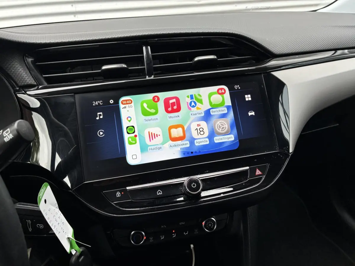 1.2 TURBO CARPLAY LED CRUISE 360 CAMERA PDC 2025 NIEUW MODEL EERSTE EIGENAAR 9339 KM GEREDEN PERFECTE STAAT VOL OPTIES INCL 2 JAAR GARANTIE AF FABRIEK