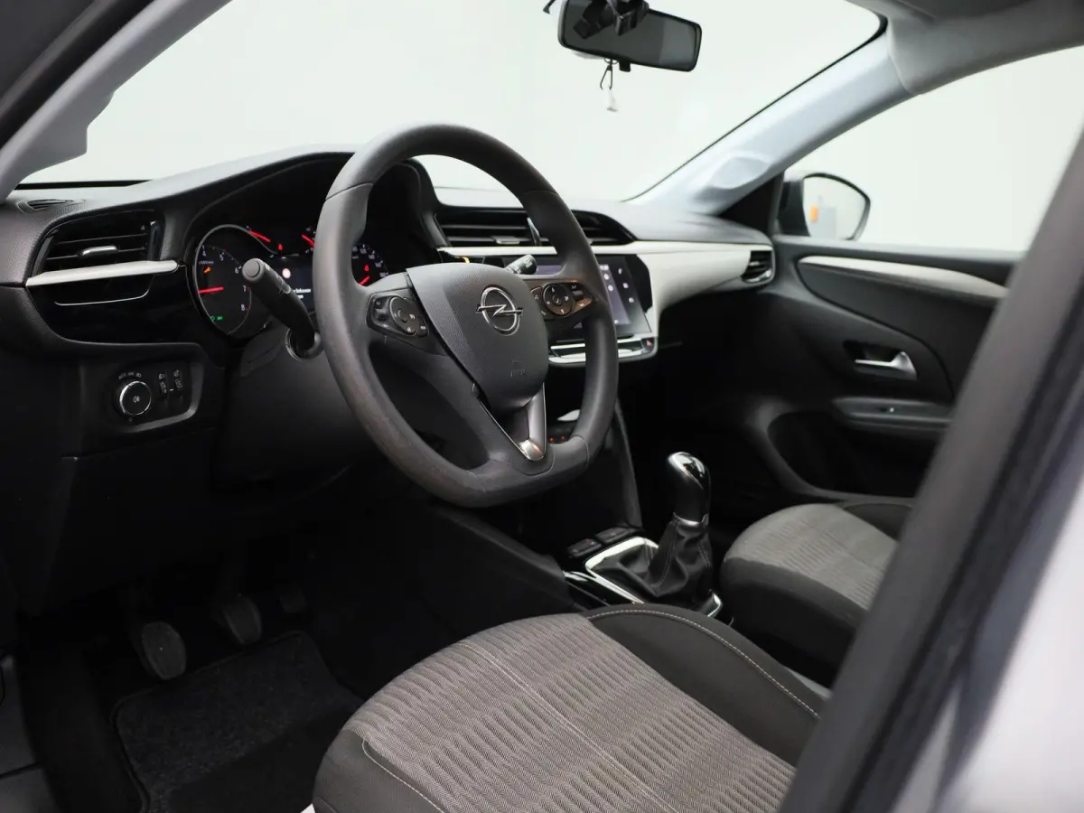 1.2 Edition | APPLE CARPLAY | ANDROID AUTO | PARKEERSENSOREN ACHTER | RIJSTROOKHULP | BLUETOOTH | DAB RADIO | LICHTMETALEN VELGEN |