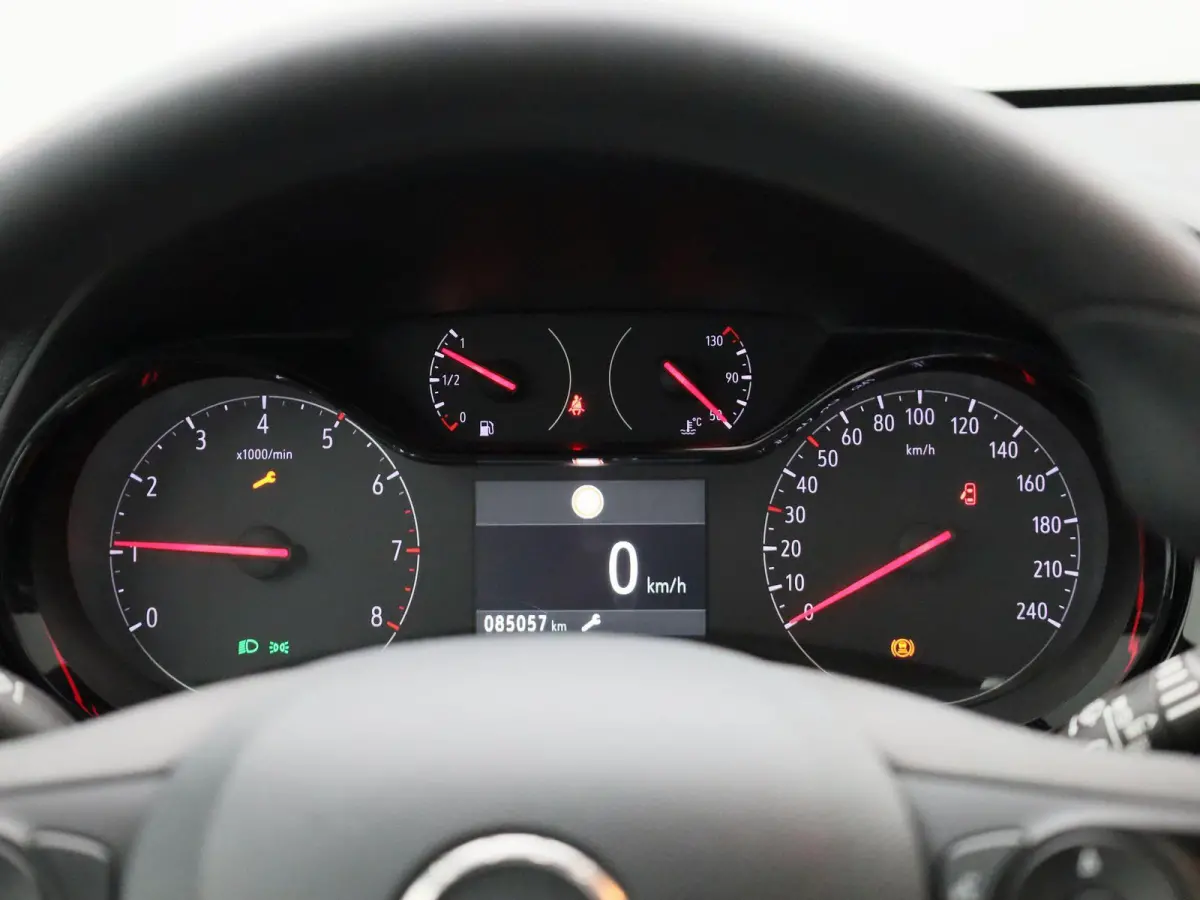 1.2 Edition | APPLE CARPLAY | ANDROID AUTO | PARKEERSENSOREN ACHTER | RIJSTROOKHULP | BLUETOOTH | DAB RADIO | LICHTMETALEN VELGEN |