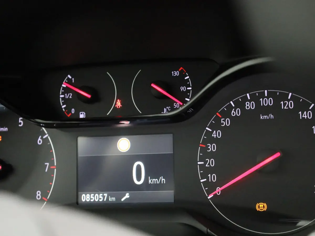 1.2 Edition | APPLE CARPLAY | ANDROID AUTO | PARKEERSENSOREN ACHTER | RIJSTROOKHULP | BLUETOOTH | DAB RADIO | LICHTMETALEN VELGEN |