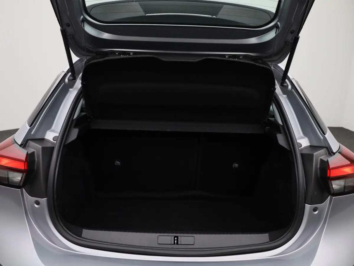 1.2 Edition | APPLE CARPLAY | ANDROID AUTO | PARKEERSENSOREN ACHTER | RIJSTROOKHULP | BLUETOOTH | DAB RADIO | LICHTMETALEN VELGEN |
