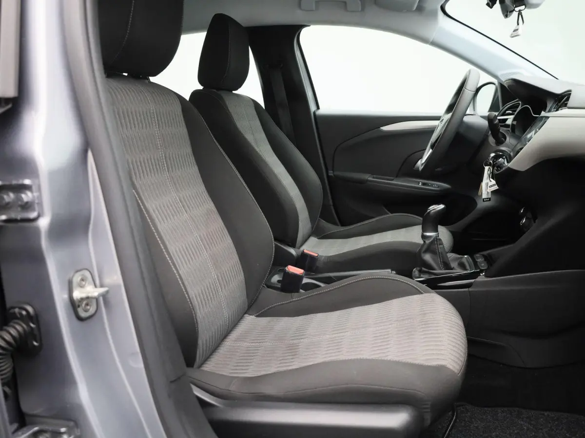 1.2 Edition | APPLE CARPLAY | ANDROID AUTO | PARKEERSENSOREN ACHTER | RIJSTROOKHULP | BLUETOOTH | DAB RADIO | LICHTMETALEN VELGEN |