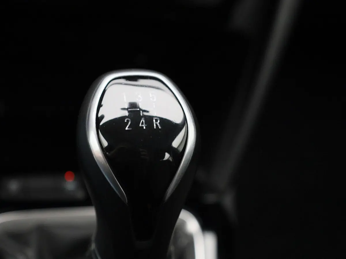 1.2 Edition | APPLE CARPLAY | ANDROID AUTO | PARKEERSENSOREN ACHTER | RIJSTROOKHULP | BLUETOOTH | DAB RADIO | LICHTMETALEN VELGEN |
