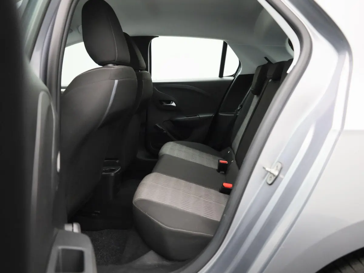 1.2 Edition | APPLE CARPLAY | ANDROID AUTO | PARKEERSENSOREN ACHTER | RIJSTROOKHULP | BLUETOOTH | DAB RADIO | LICHTMETALEN VELGEN |