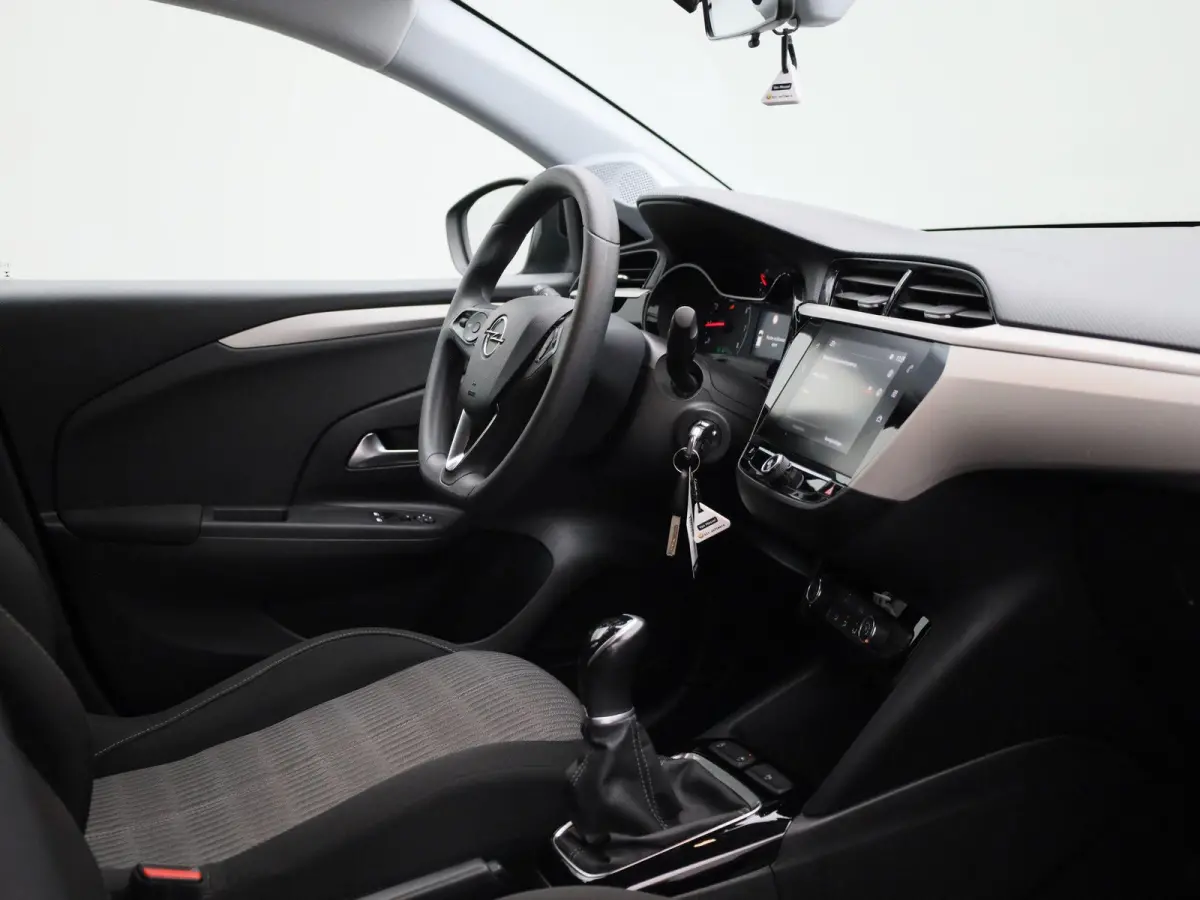 1.2 Edition | APPLE CARPLAY | ANDROID AUTO | PARKEERSENSOREN ACHTER | RIJSTROOKHULP | BLUETOOTH | DAB RADIO | LICHTMETALEN VELGEN |