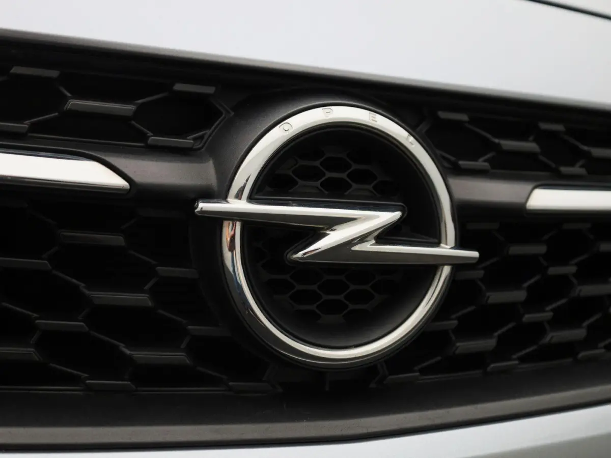 1.2 Edition | APPLE CARPLAY | ANDROID AUTO | PARKEERSENSOREN ACHTER | RIJSTROOKHULP | BLUETOOTH | DAB RADIO | LICHTMETALEN VELGEN |