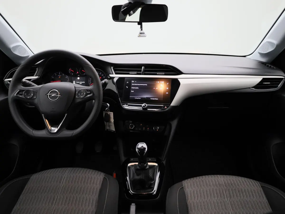 1.2 Edition | APPLE CARPLAY | ANDROID AUTO | PARKEERSENSOREN ACHTER | RIJSTROOKHULP | BLUETOOTH | DAB RADIO | LICHTMETALEN VELGEN |