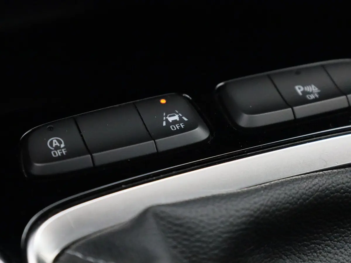1.2 Edition | APPLE CARPLAY | ANDROID AUTO | PARKEERSENSOREN ACHTER | RIJSTROOKHULP | BLUETOOTH | DAB RADIO | LICHTMETALEN VELGEN |
