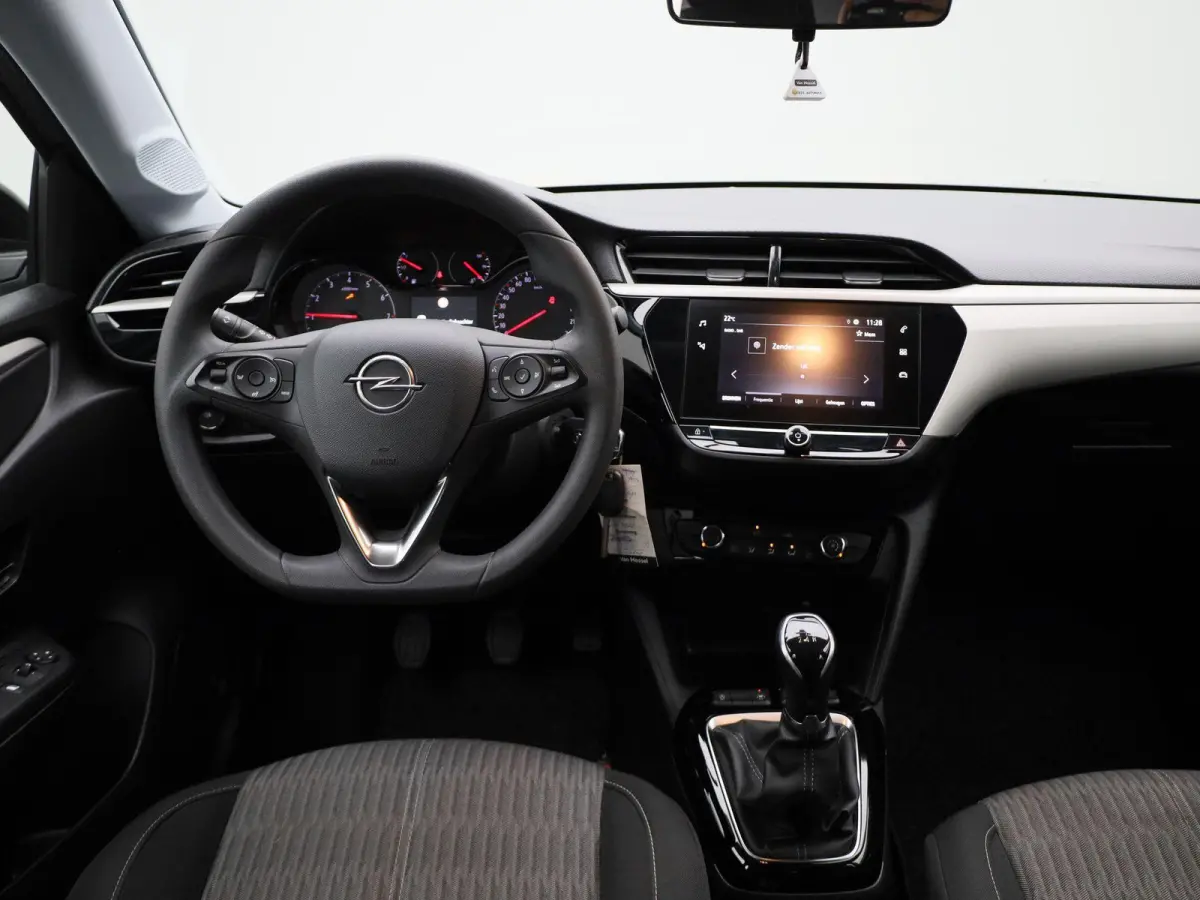 1.2 Edition | APPLE CARPLAY | ANDROID AUTO | PARKEERSENSOREN ACHTER | RIJSTROOKHULP | BLUETOOTH | DAB RADIO | LICHTMETALEN VELGEN |