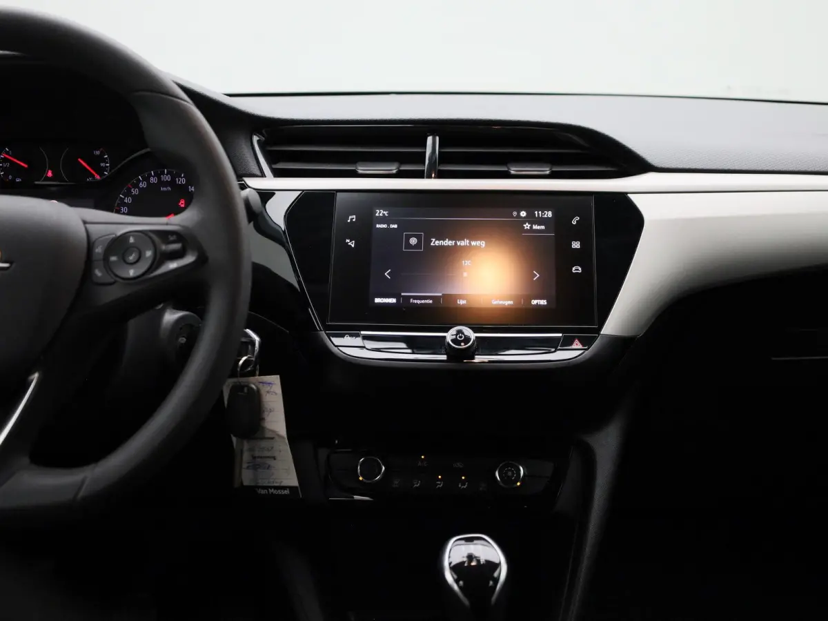 1.2 Edition | APPLE CARPLAY | ANDROID AUTO | PARKEERSENSOREN ACHTER | RIJSTROOKHULP | BLUETOOTH | DAB RADIO | LICHTMETALEN VELGEN |