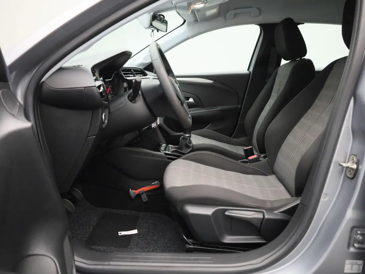 1.2 Edition | APPLE CARPLAY | ANDROID AUTO | PARKEERSENSOREN ACHTER | RIJSTROOKHULP | BLUETOOTH | DAB RADIO | LICHTMETALEN VELGEN |