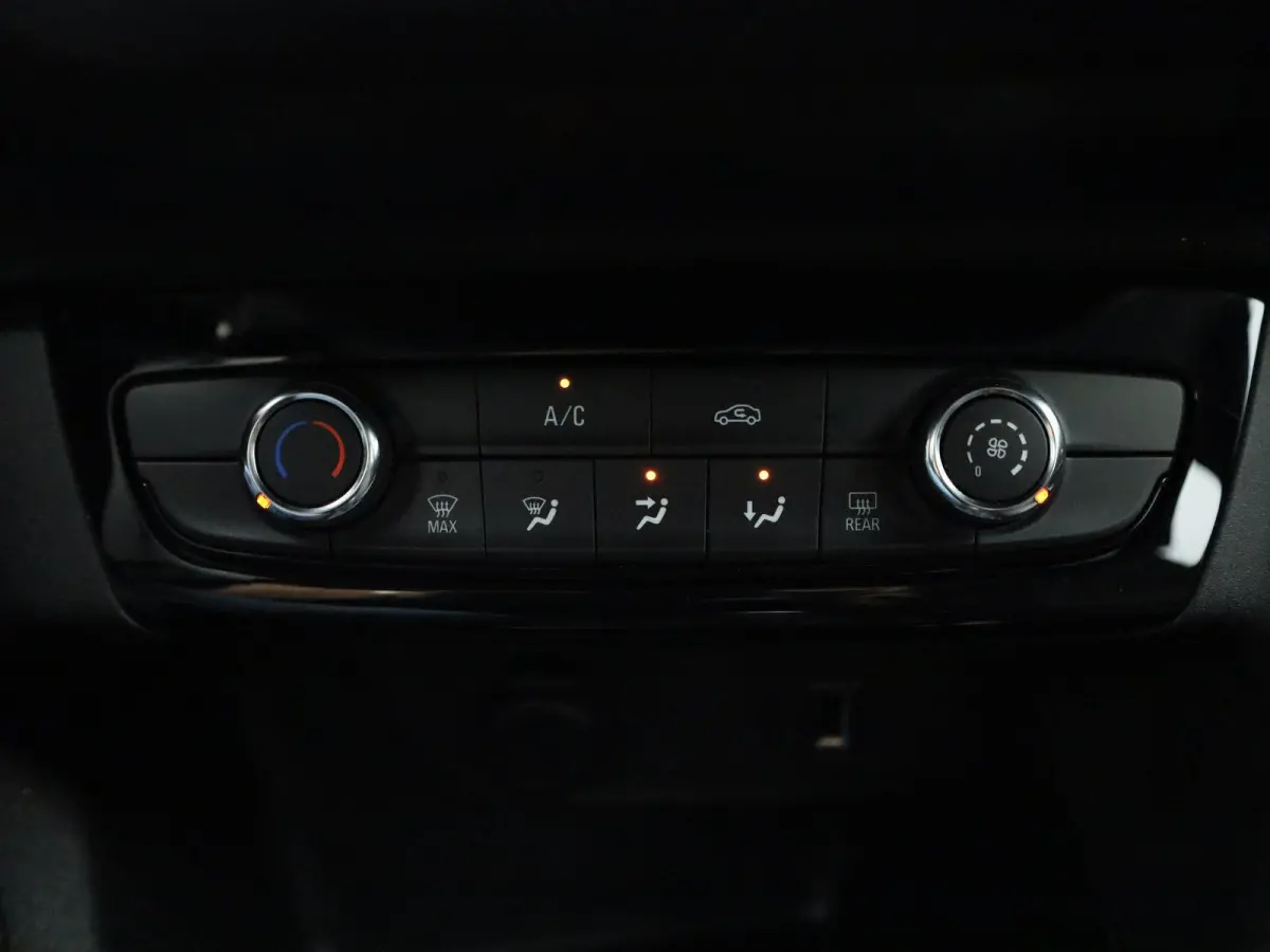 1.2 Edition | APPLE CARPLAY | ANDROID AUTO | PARKEERSENSOREN ACHTER | RIJSTROOKHULP | BLUETOOTH | DAB RADIO | LICHTMETALEN VELGEN |