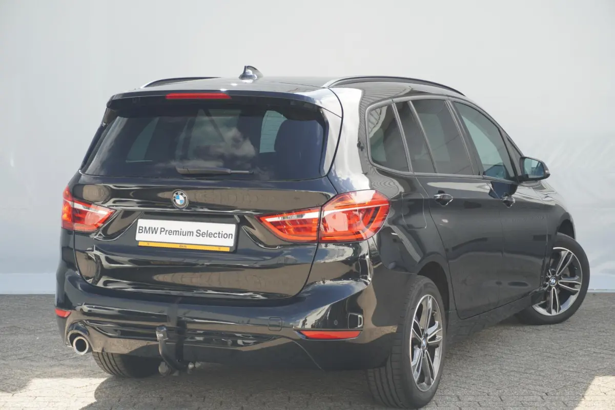 216i 7p. M Sport | Trekhaak | HiFi | Extra getint glas | Elektrisch verstelbare lendensteun | Dakrails