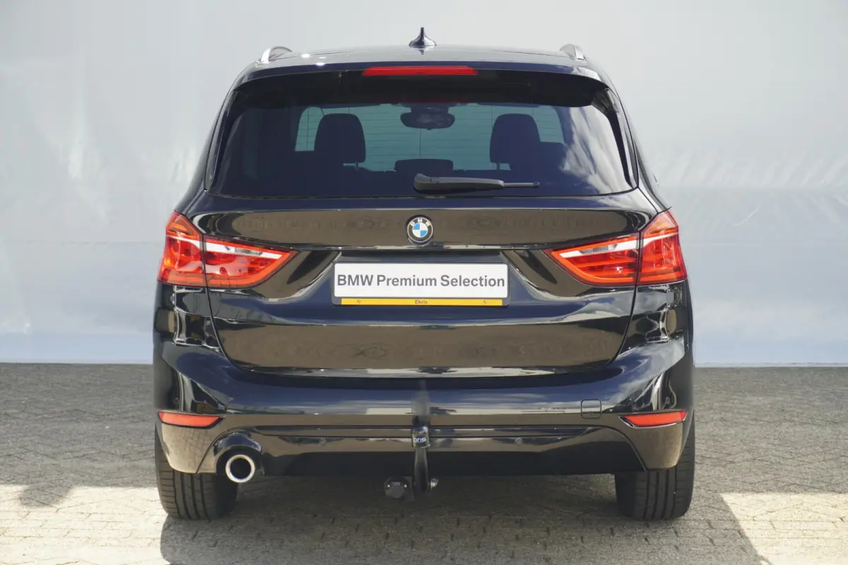 216i 7p. M Sport | Trekhaak | HiFi | Extra getint glas | Elektrisch verstelbare lendensteun | Dakrails