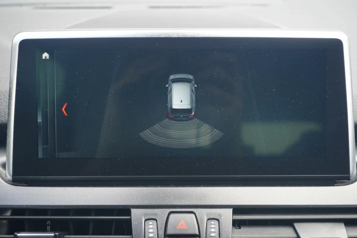 216i 7p. M Sport | Trekhaak | HiFi | Extra getint glas | Elektrisch verstelbare lendensteun | Dakrails