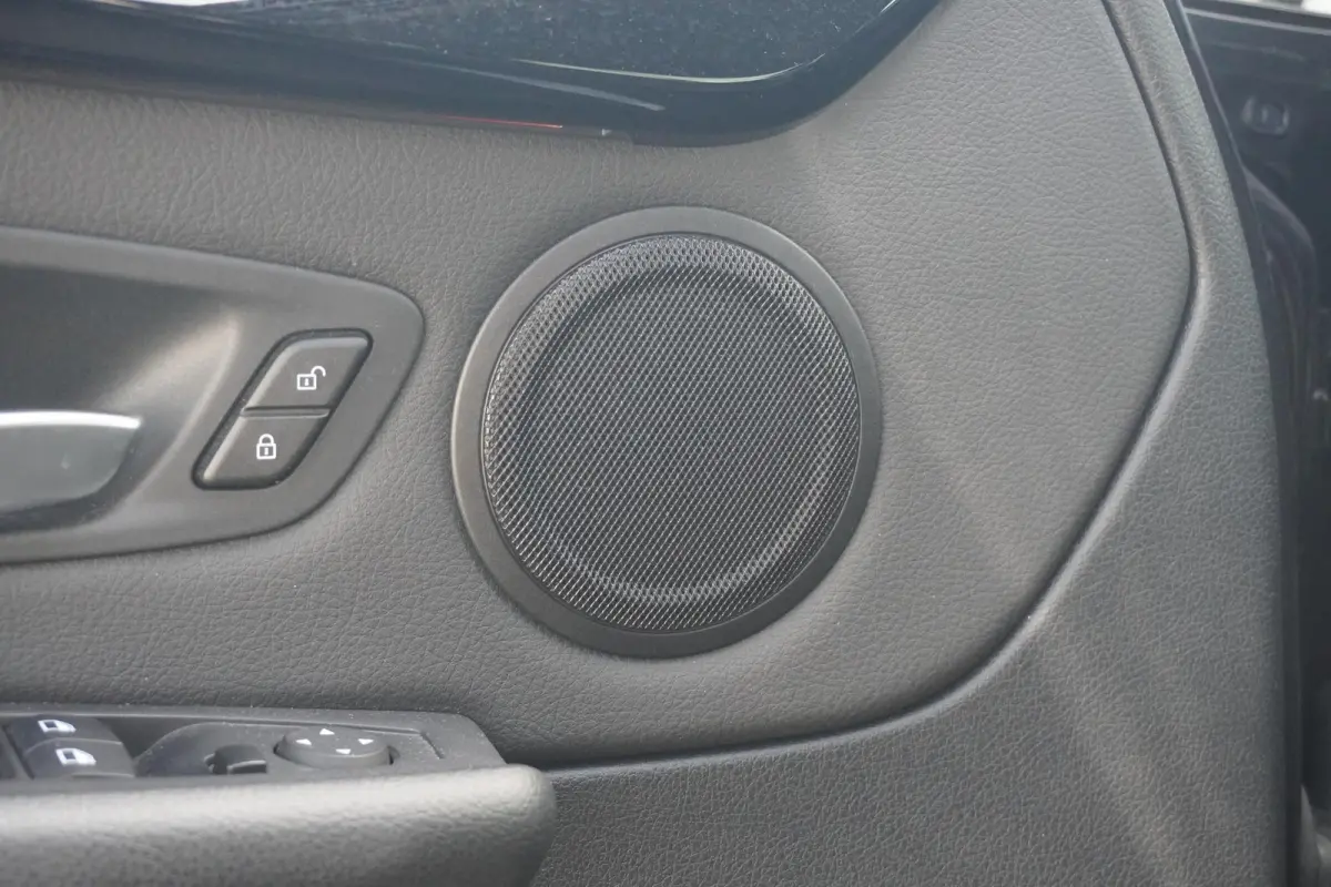 216i 7p. M Sport | Trekhaak | HiFi | Extra getint glas | Elektrisch verstelbare lendensteun | Dakrails