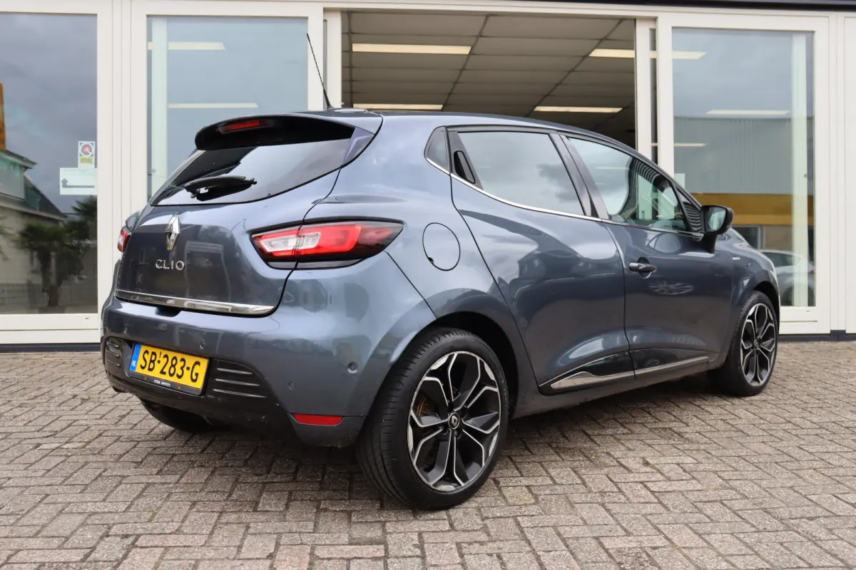 Clio TCe Bose, Camera A, Climate, Cruise, Dealer Onderhouden, PDC V+A, Navi, Prijs Is Rijklaar Inclusief 6 Maanden Garantie
