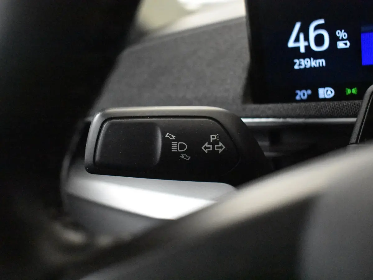 Extended RWD 98 kWh | 360gr Camera | SOH 93% l Glazen pano-dak | Stoel/stuurverw | Navi | Elektr stoel met memory | Keyless | Parkeer assistent | DAB | LED | 18"LMV
