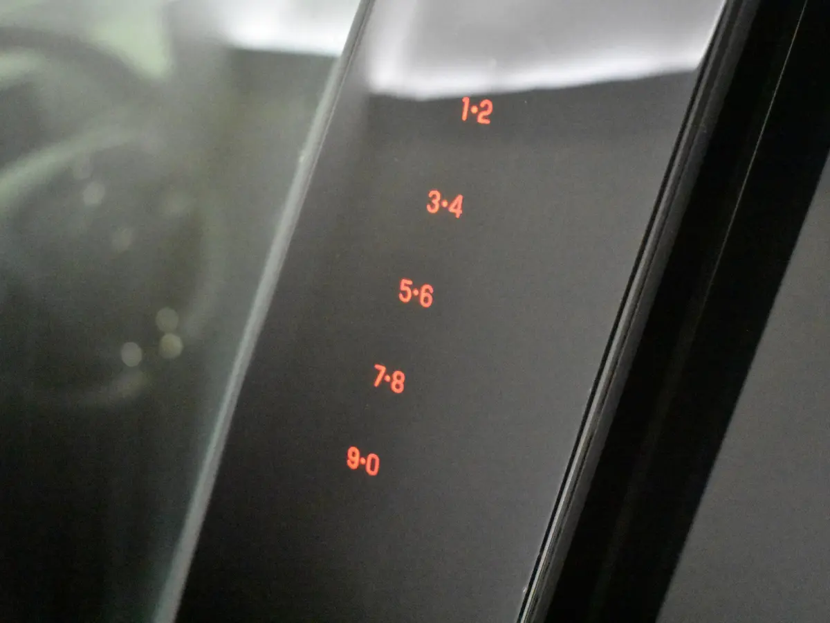 Extended RWD 98 kWh | 360gr Camera | SOH 93% l Glazen pano-dak | Stoel/stuurverw | Navi | Elektr stoel met memory | Keyless | Parkeer assistent | DAB | LED | 18"LMV